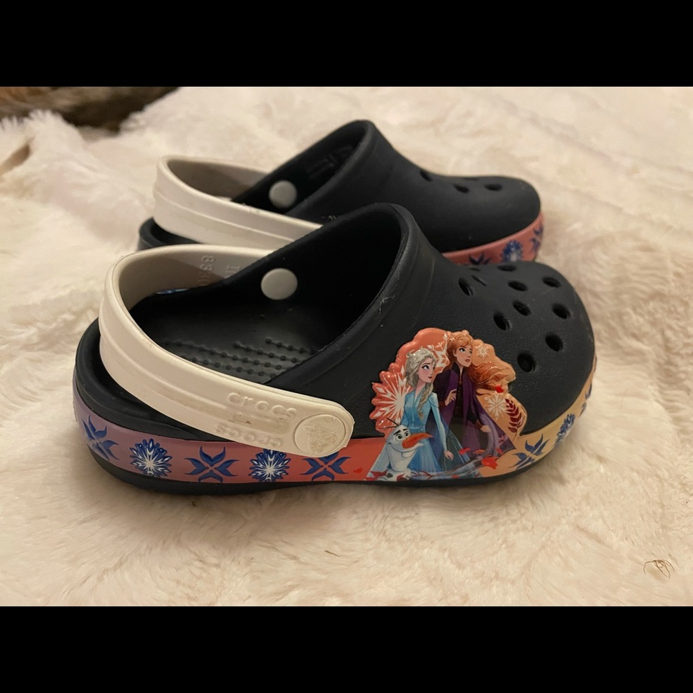 Toddler “Frozen” light-up Crocs, size 7